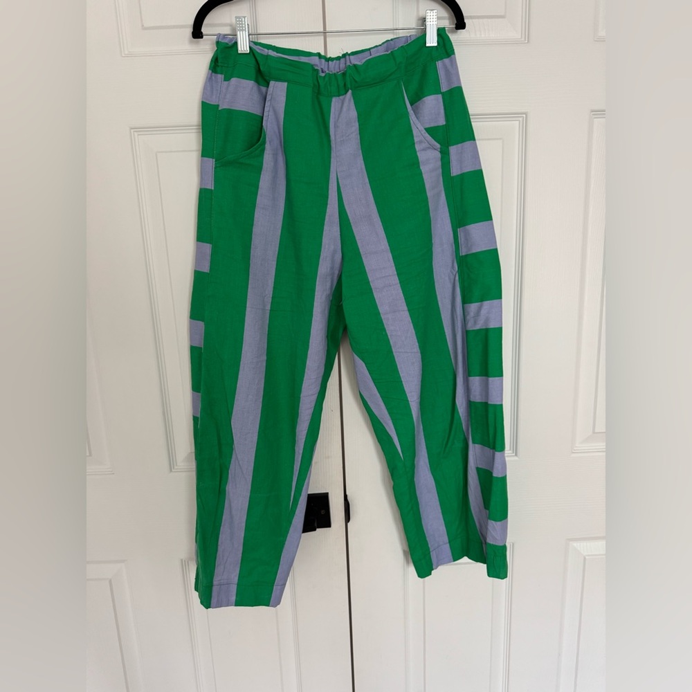 Barrel leg green and violet cropped pants